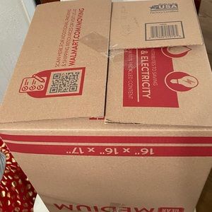 Hello, I am selling a box of new clothes with a la